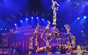 Acrobates au cirque de Monte-Carlo